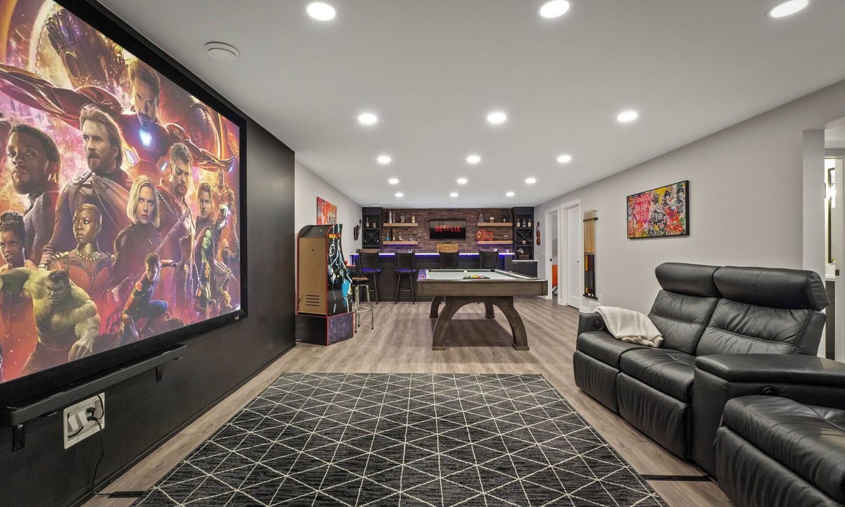 Parkland House | Family Fun Bungalow Retreat | Hot Tub | Gym | Theatre | Pool Table | Bar