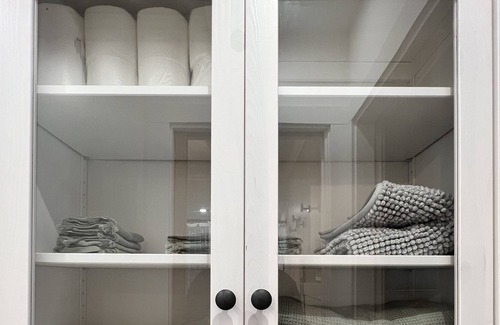 Powell River House | 2 Bedroom Country Cottage with Fully Fenced Yard