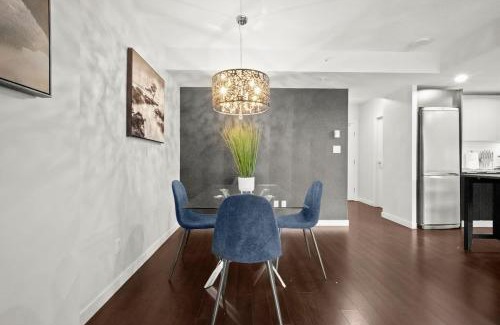 Southeast False Creek Apartment | 2-Bedroom Townhome by Downtown with Free Parking