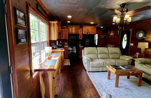 Lynchburg Cabin | 3 miles to Jack Daniels Distillery, 5 miles to Lost Creek Boat ramp