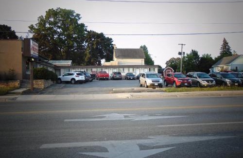 Hanover Hotel | Canadiana Motel