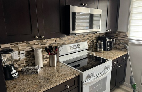 Laval Apartment | Charming fully equipped apt in a quiet area of Ste-Rose. Non-smoking. No pets