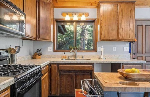 Hamilton Branch House | Cozy Cabin in the Woods with Comforts, Hot Tub, Walk to Lake