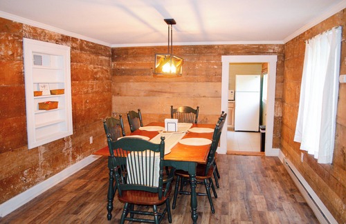 Luray House | DLT Cabins, LLC - Holler Hideaway Cozy house sleeps 4 on 10 Minutes from SNP