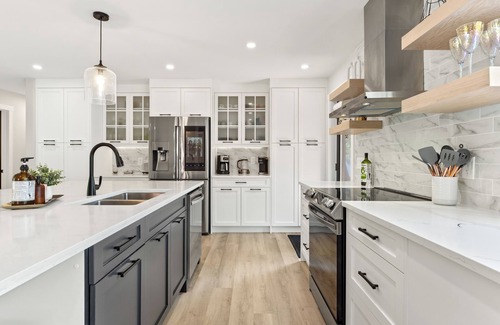 Parkland House | Family Fun Bungalow Retreat | Hot Tub | Gym | Theatre | Pool Table | Bar