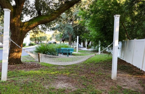 Ferry Pass Apartment | Lux 2BD 2BA minutes from the water