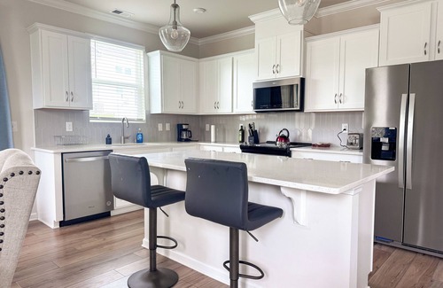 Davis Lake - Eastfield House | Modern 3BR Townhome Near Charlotte, Family-Friendly + Long-Term Ready