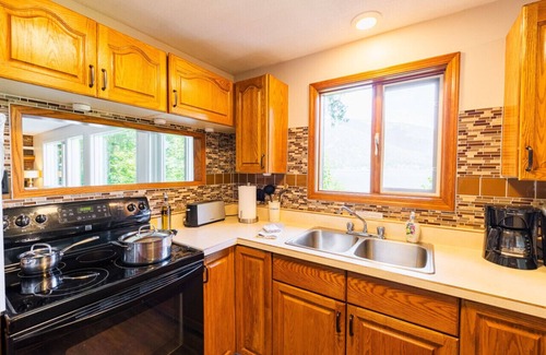 Nelson Condo | Nelson, What a view, 3 Queens, 2 Singles full kitchen, Beach front, Mountain Views