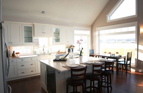 New London House | Red Fox Retreat - Large Luxury Waterfront Cottage, great views