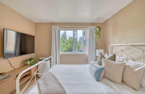 Corbett - Terwilliger - Lair Hill Apartment | Stay Portland - Adorable Bright 1 Bed Near OHSU