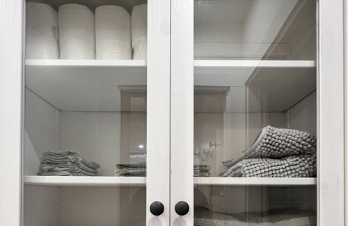 Powell River House | 2 Bedroom Country Cottage with Fully Fenced Yard