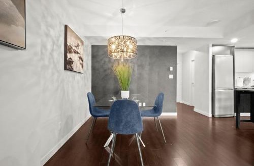 Southeast False Creek Apartment | 2-Bedroom Townhome by Downtown with Free Parking