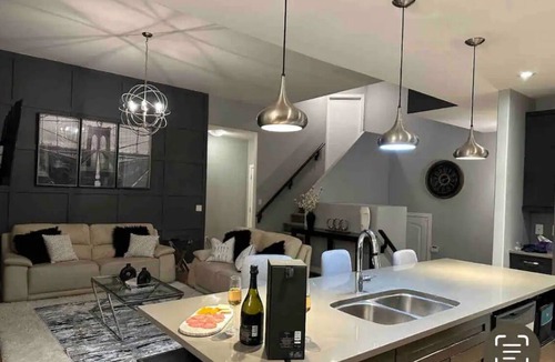 Saskatoon House | Charming 3-bedroom house with WiFi and AC in enjoyable Saskatoon