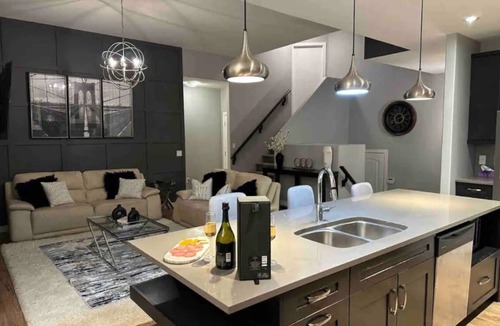 Saskatoon House | Charming 3-bedroom house with WiFi and AC in enjoyable Saskatoon