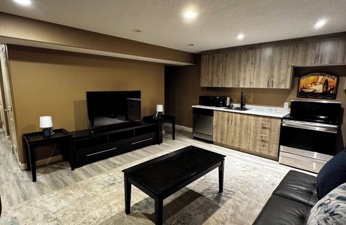 Chestermere Apartment | Cosy Apartment 10 mins from Calgary, available as an event space aswell!