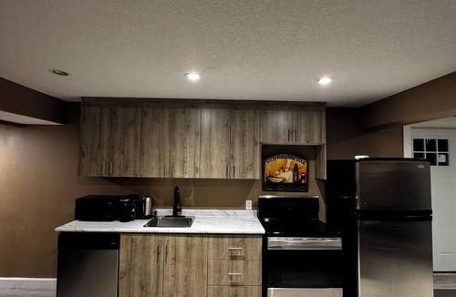 Chestermere Apartment | Cosy Apartment 10 mins from Calgary, available as an event space aswell!