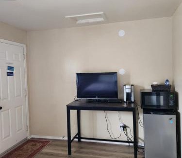 Sussex Hotel | Covered Bridge Inn & Suites