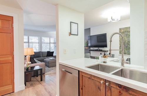 Whistler Village Condo | Fantastic Location | Dogs | BBQ | Pool & hot tub