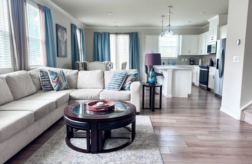 Davis Lake - Eastfield House | Modern 3BR Townhome Near Charlotte, Family-Friendly + Long-Term Ready