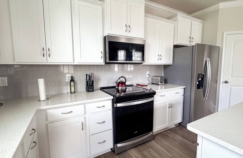 Davis Lake - Eastfield House | Modern 3BR Townhome Near Charlotte, Family-Friendly + Long-Term Ready