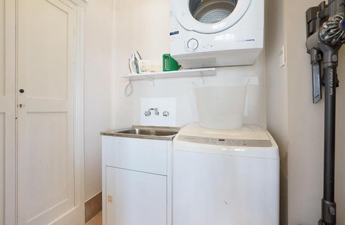 The Hill Apartment | Newcastle Short Stay Accommodation - Vista Apartment