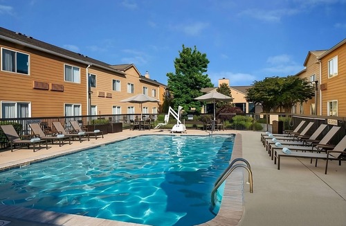 Twin Brook Apartment | Stay in a Contemporary Pet Friendly Hotel Near Tennessee Aquarium!