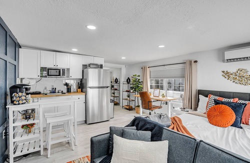 Town N County Park Apartment | Tampa's Hidden Gem - 1BR/1BA Guest Suite