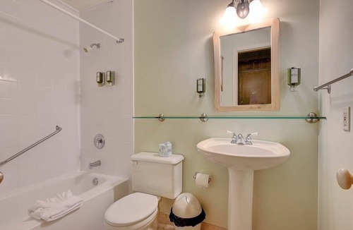 Georgina Hotel | The Briars Resort & Spa