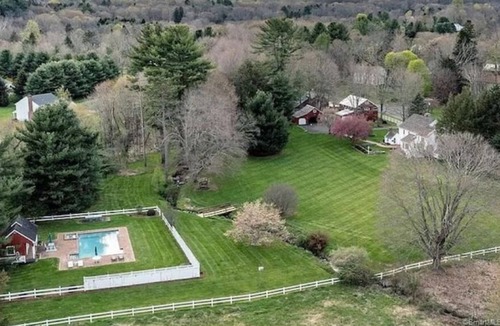 Woodbury House | The Chic Antique Retreat House