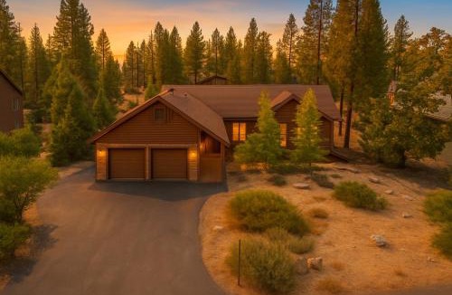 Shaver Lake House | The Restful Rose Fireside Vibes Ac Comfort