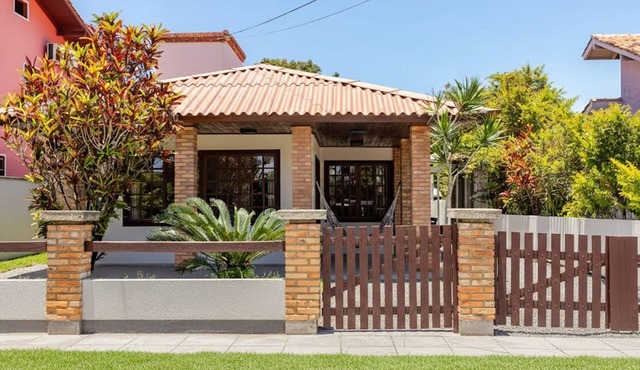 Authentic Beach House · 3 Bedrooms · 2 Bathrooms · Sleeps 8