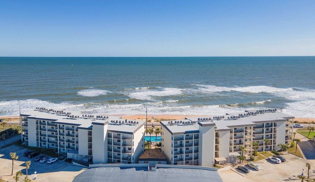 Spacious Ormond Oceanfront 3 bedroom Condo in Ormond Beach