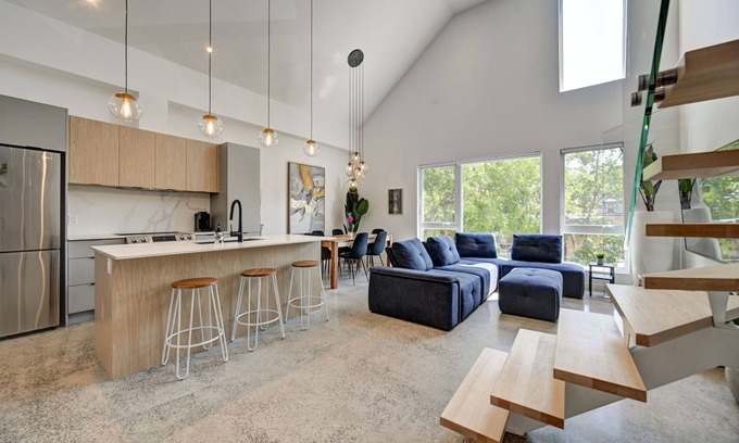 Pointe-Saint-Charles Condo | Amazing 3 bedrooms/2Bathroom - Downtown Montreal