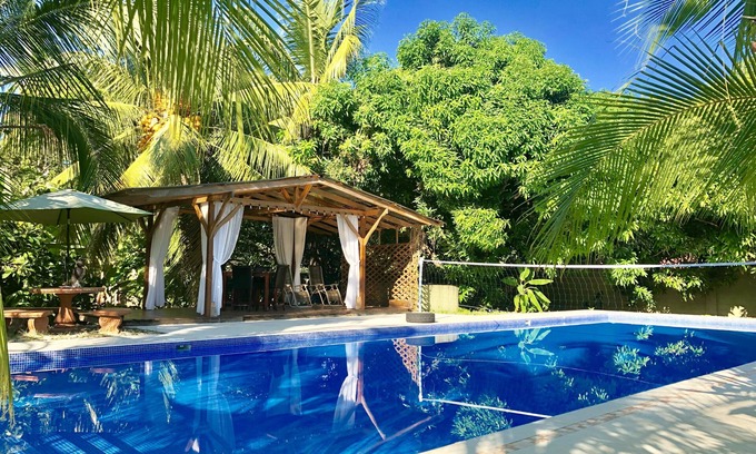 Ballena Apartment | Great studio apt w/pool near the Whale's Tail!