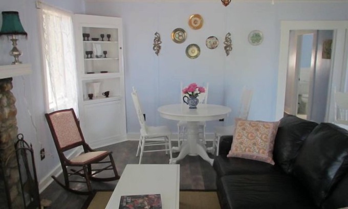 North Fork Other | Vintage farm house in the Sierra Foothills, minutes from Bass Lake and Yosemite