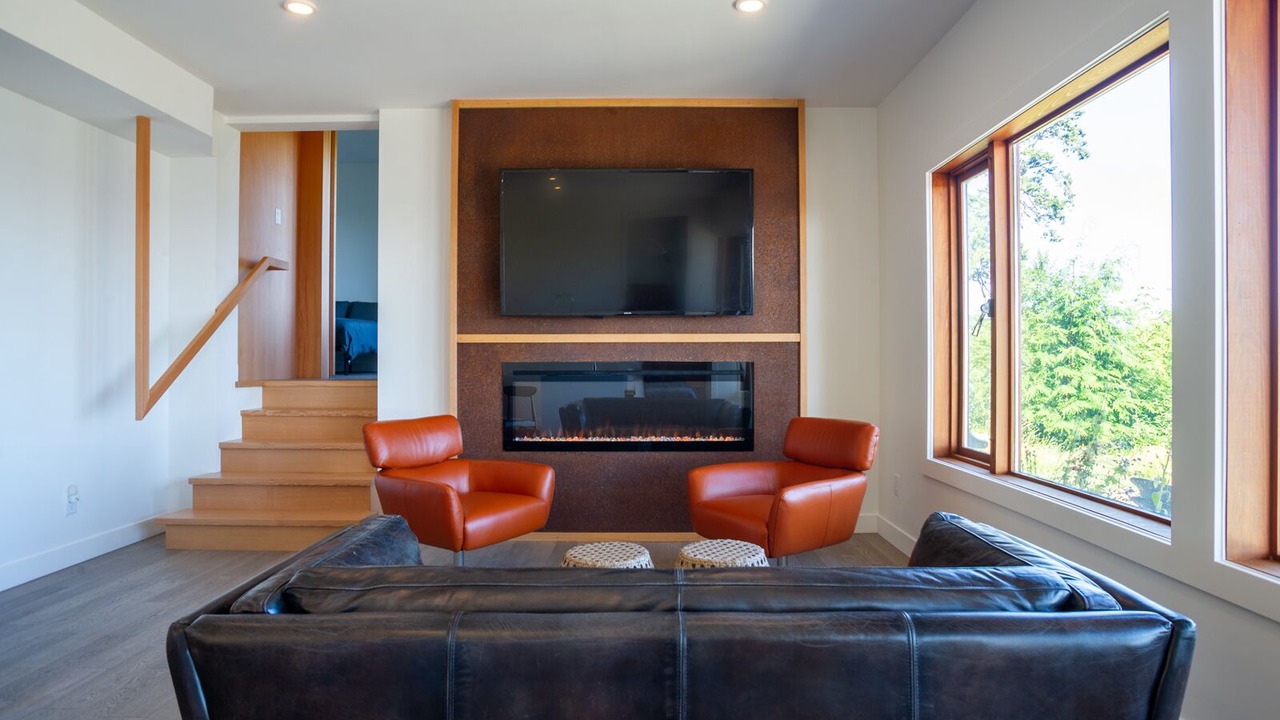 Photo of Livingroom in Juan de Fuca Electoral Area