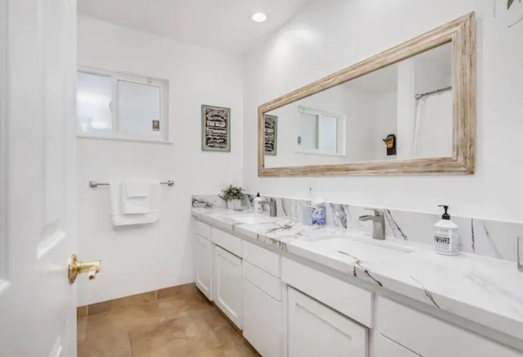 Photo of Bathroom in Raisin