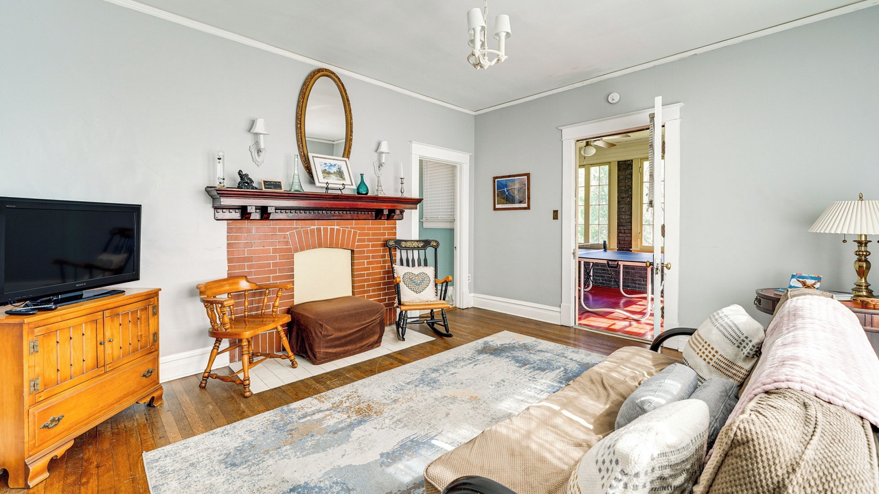 Photo of Livingroom in Redstar