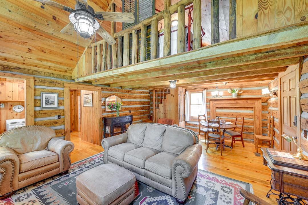 Photo of Others in Dobson