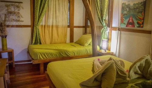 Traditional Cottage, Shared Bathroom