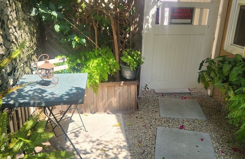 Mar Vista Apartment | Cute private Mar Vista mini room